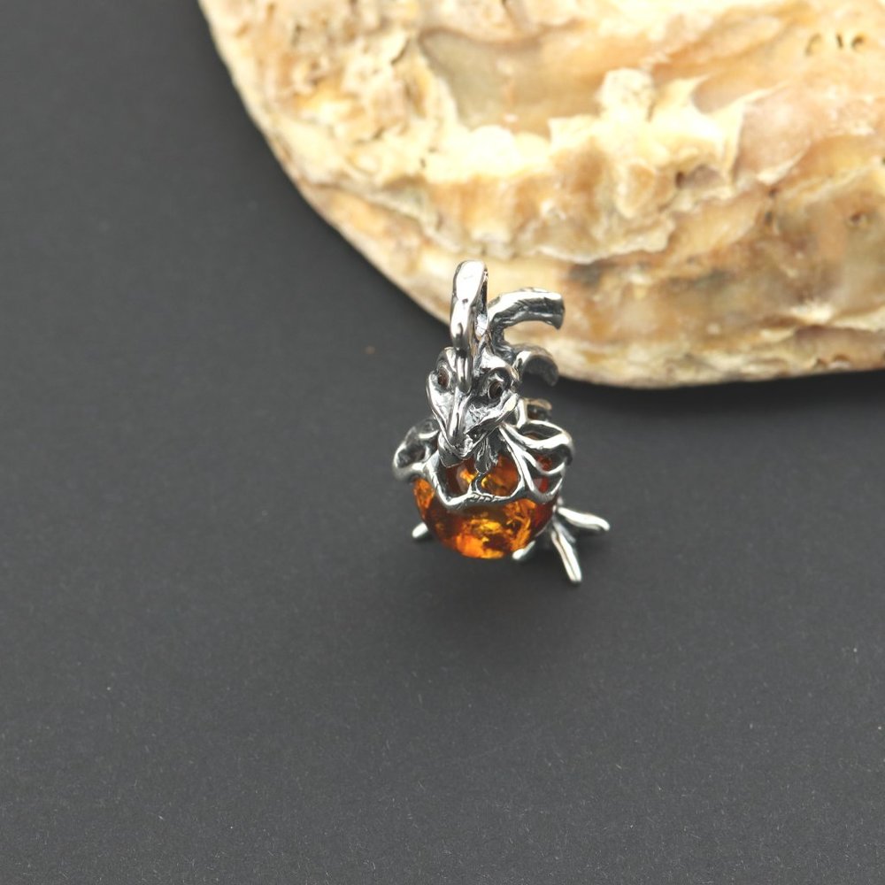 Sterling silver pendant with natural Baltic amber, amber chicken pendant - Picture 6 of 15